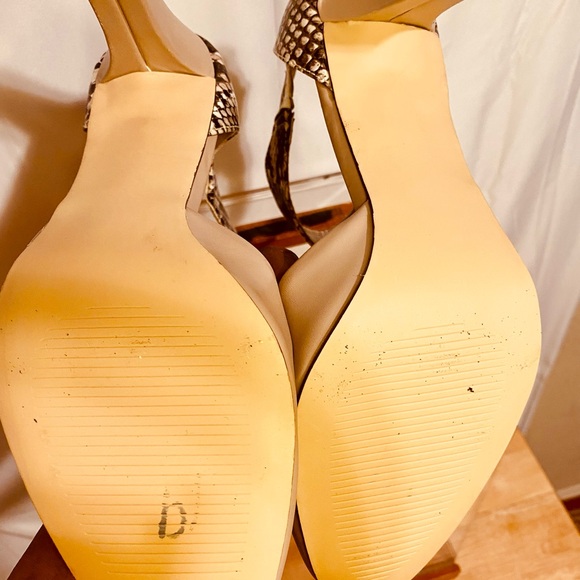 Impo Tan and Cream Heels with Sophisticated Design - Picture 5 of 9